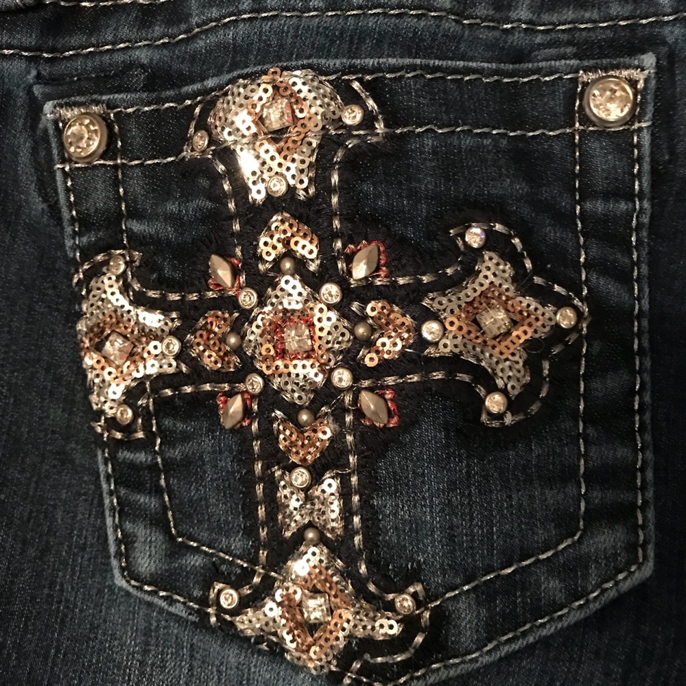Size 27 miss me jeans. Cross on pockets. NWOT.